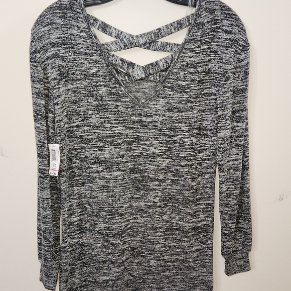 No Boundriea Criss Cross Top - Picture 4 of 4